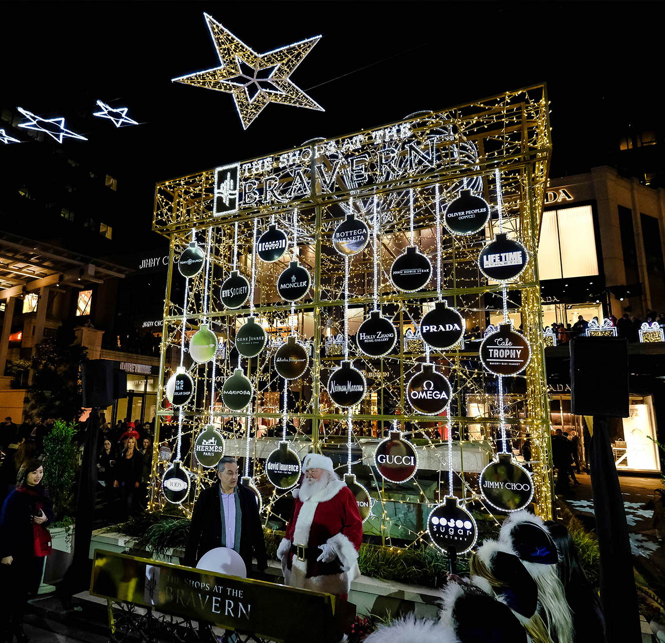 Custom holiday lighting & décor design